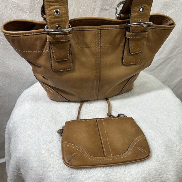 VTG Coach Tan Leather Soho Shoulder Handbag Purse M05D-9544 & Matching Wristlet - Picture 3 of 14